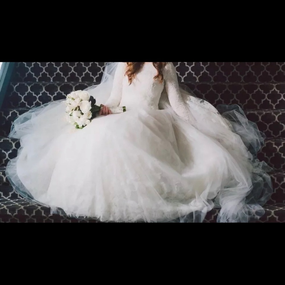 Vera Wang Wedding Gown